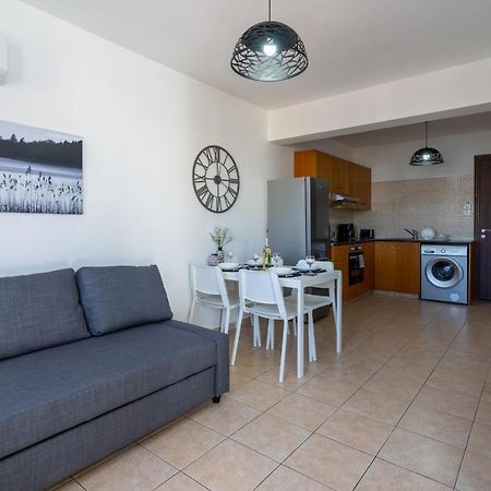 Polyn 1- Bedroom Apartment In Larnaca Exterior photo