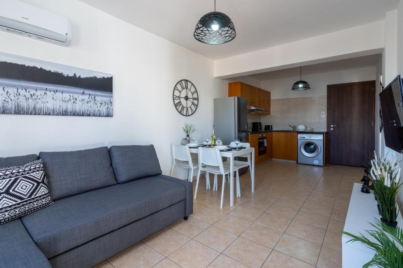 Polyn 1- Bedroom Apartment In Larnaca Exterior photo