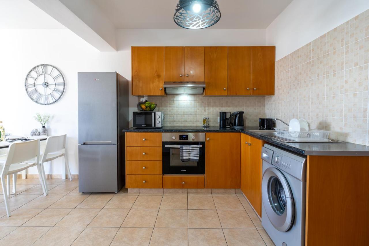 Polyn 1- Bedroom Apartment In Larnaca Exterior photo