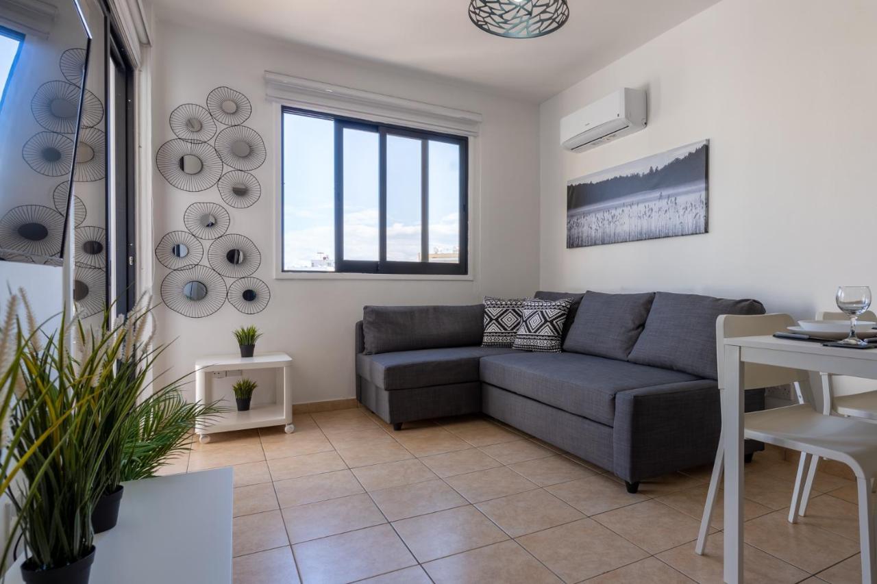 Polyn 1- Bedroom Apartment In Larnaca Exterior photo